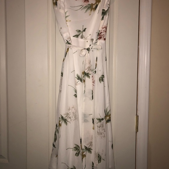 True white boohoo wrap dress 🎀🎀 - Picture 4 of 7